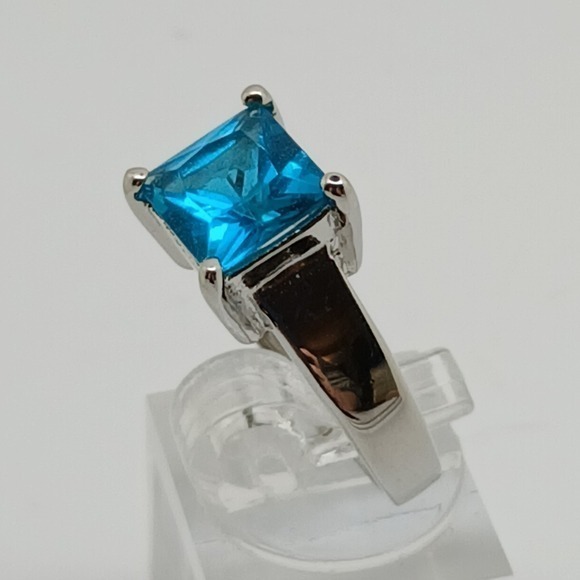 Princess Cut Blue Stone Solitaire Ring Silver Tone Tapered Band Size 6 - Picture 3 of 14